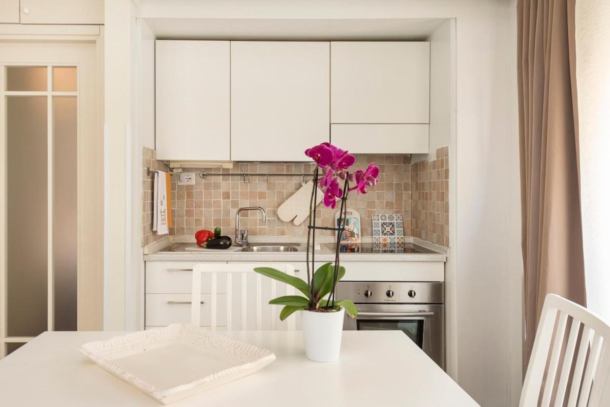 Apartment 32 Rom